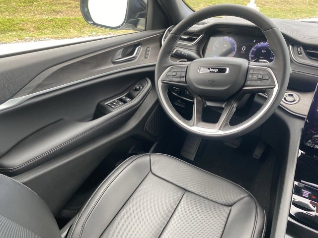 New 2025 Jeep Grand Cherokee Limited w/ Luxury Tech Group II image 36