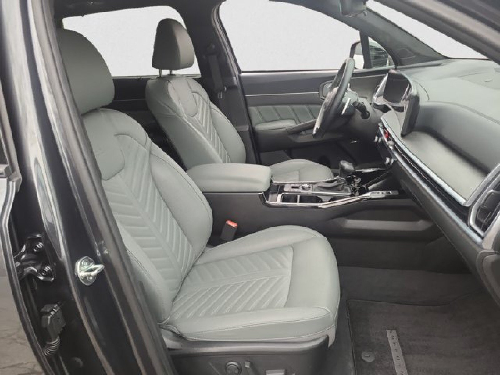 Used 2024 Kia Sorento SX Prestige w/ Sage Leather Package AWD/4WD image 22