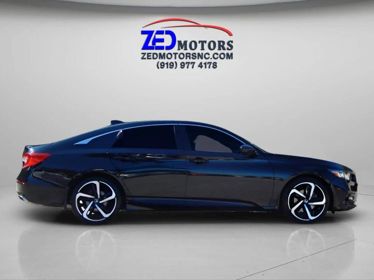 Used 2018 Honda Accord Sport image 4