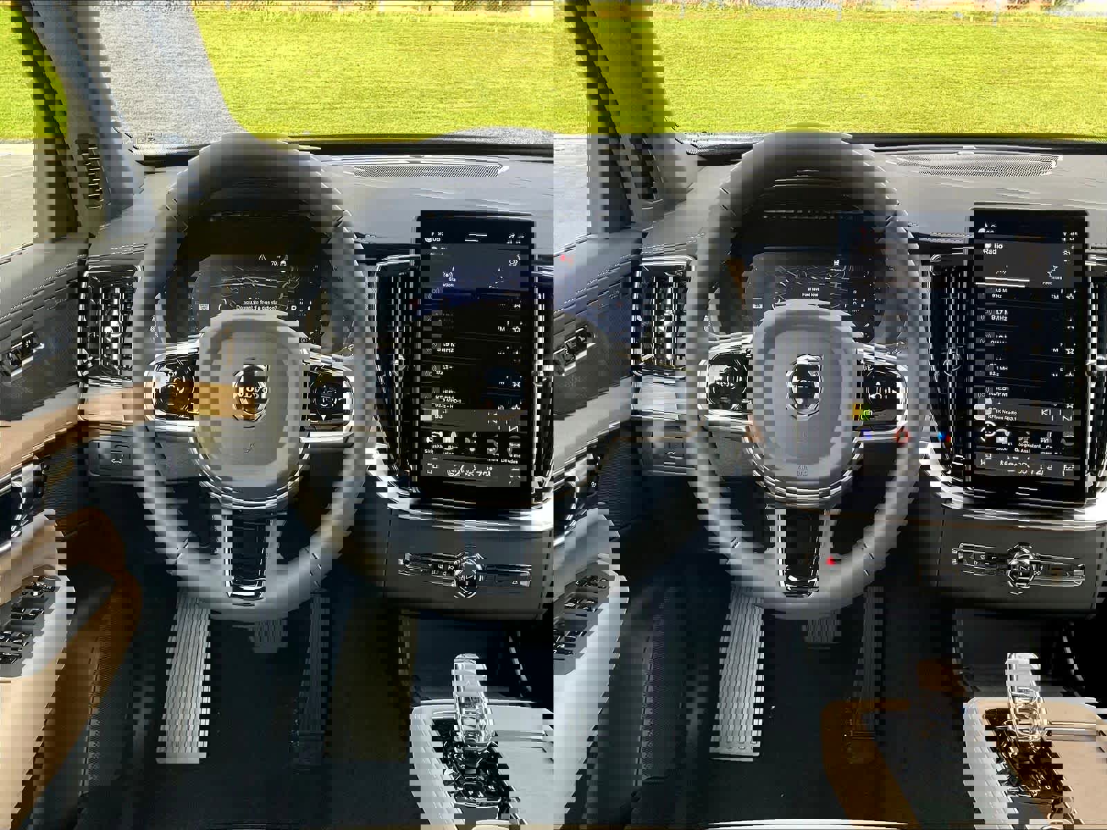 New 2026 Volvo XC90 B5 Plus w/ Protection Package image 15