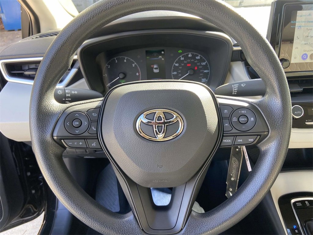 Used 2025 Toyota Corolla LE image 32