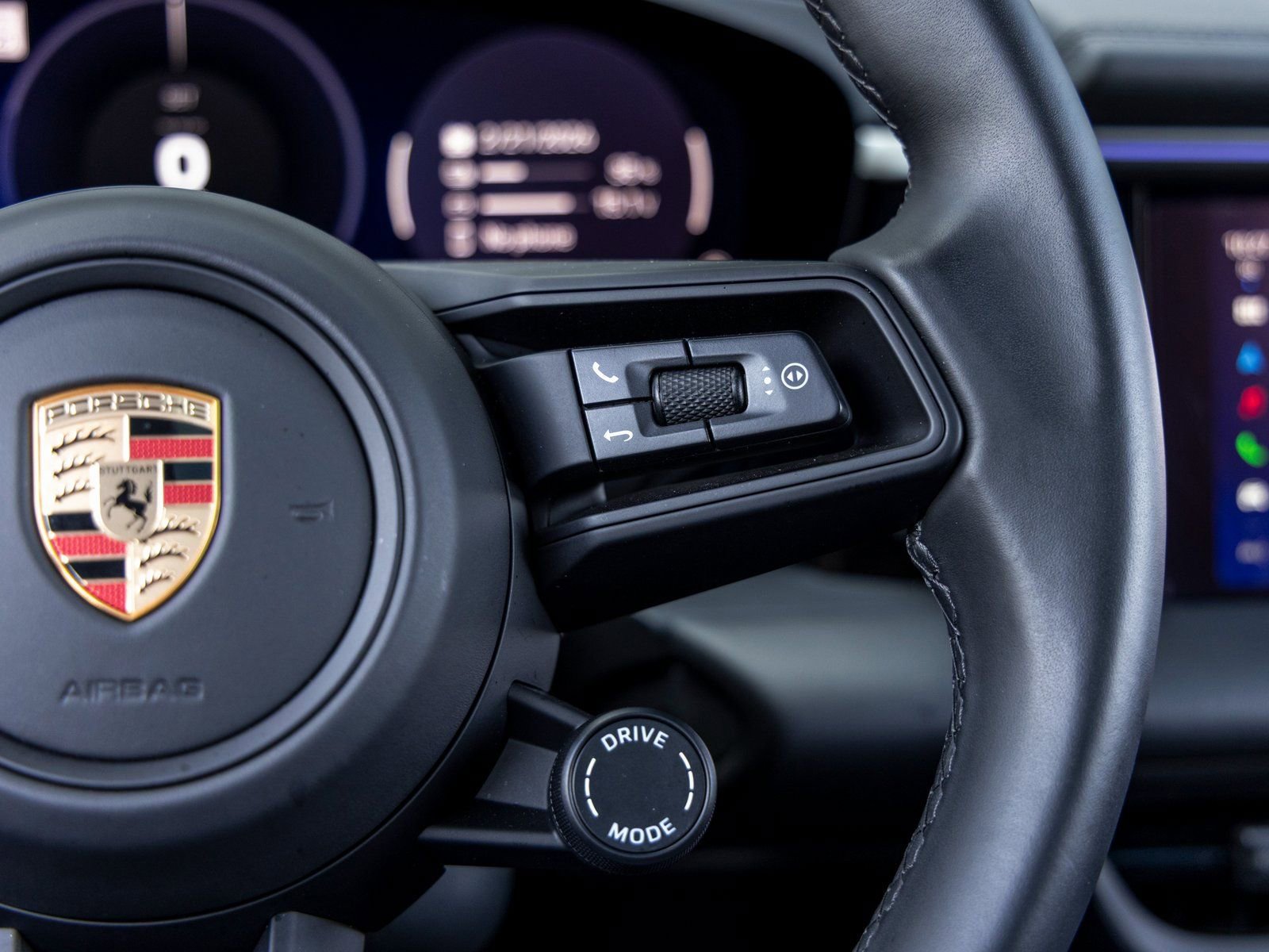 Certified 2025 Porsche Macan 4 Electric AWD/4WD image 31