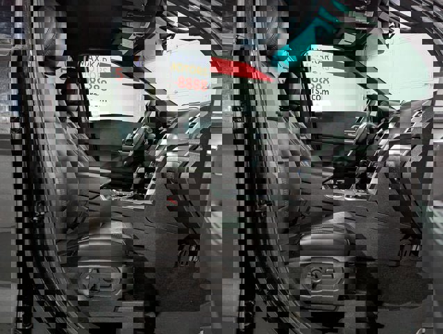 Used 2015 Ford Explorer XLT w/ Equipment Group 202B image 21