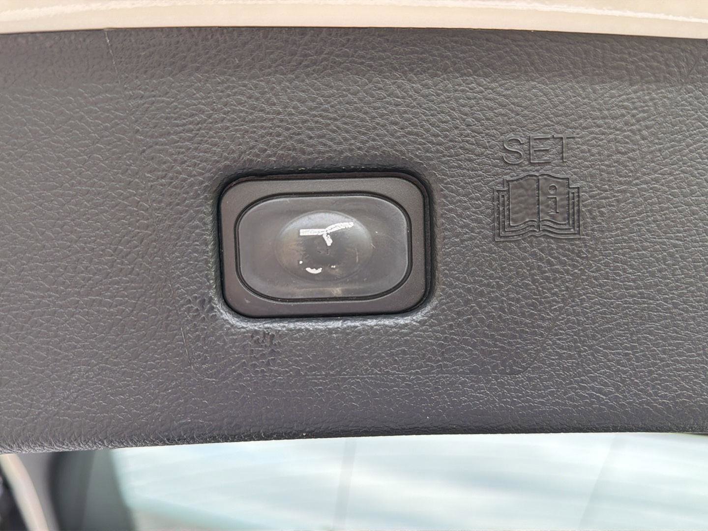 Used 2020 Ford Edge Titanium FWD image 37
