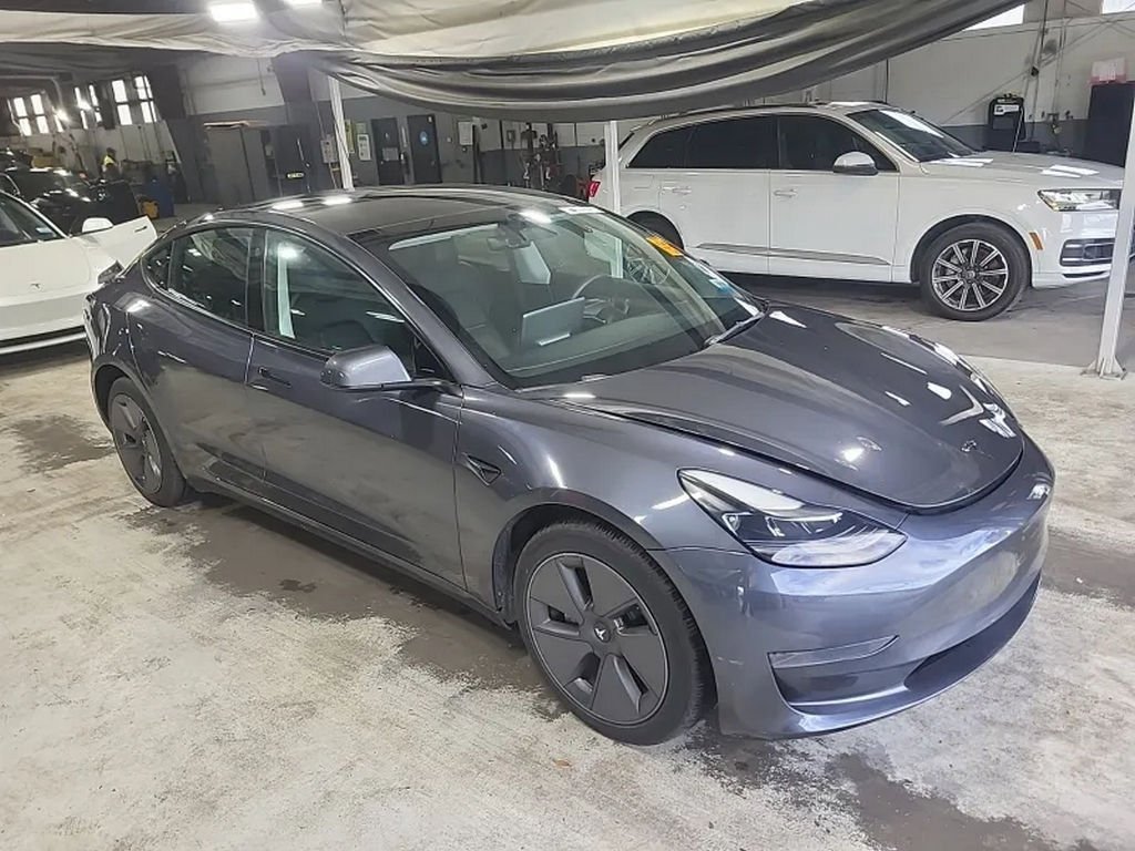 Used 2023 Tesla Model 3 Standard Range image 2