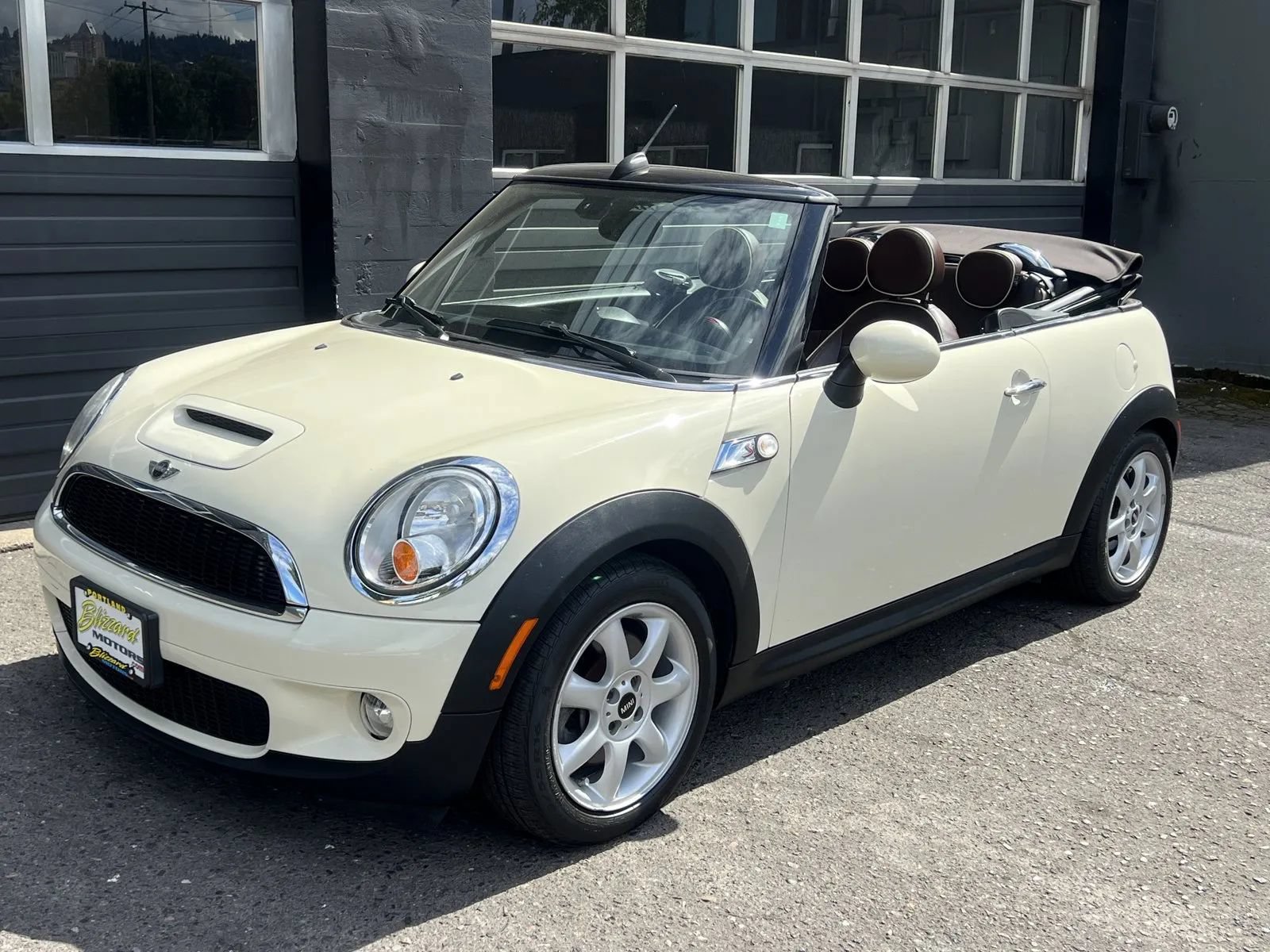 Used 2009 MINI Cooper S w/ Convenience Pkg FWD image 1
