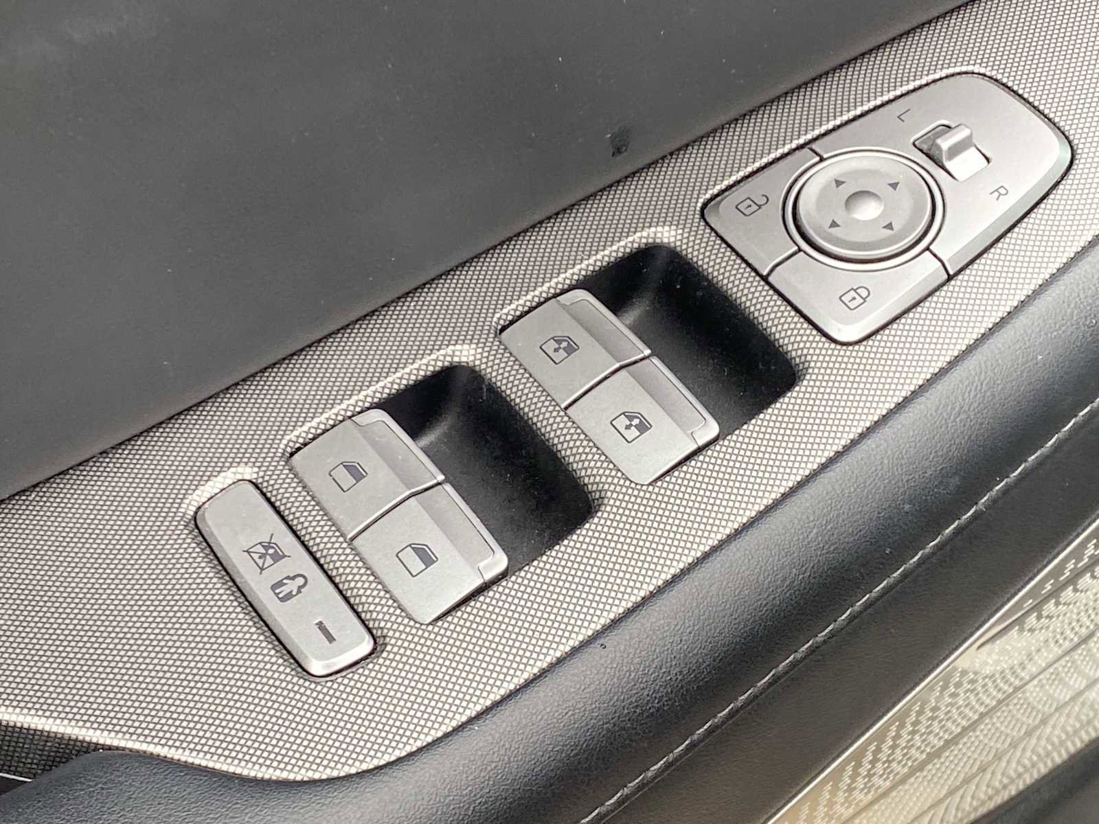 Used 2021 Hyundai Palisade Limited w/ Winter Package image 20