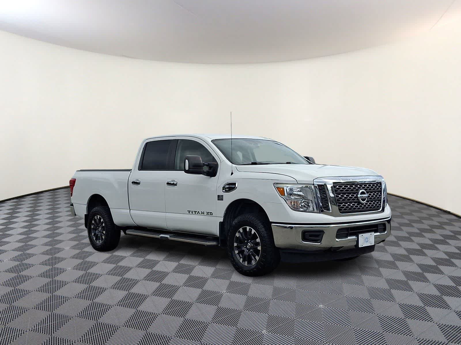 Used 2017 Nissan Titan XD AWD/4WD image 4