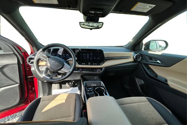 Used 2025 Chevrolet Equinox ACTIV w/ Safety and Technology Package AWD/4WD image 23