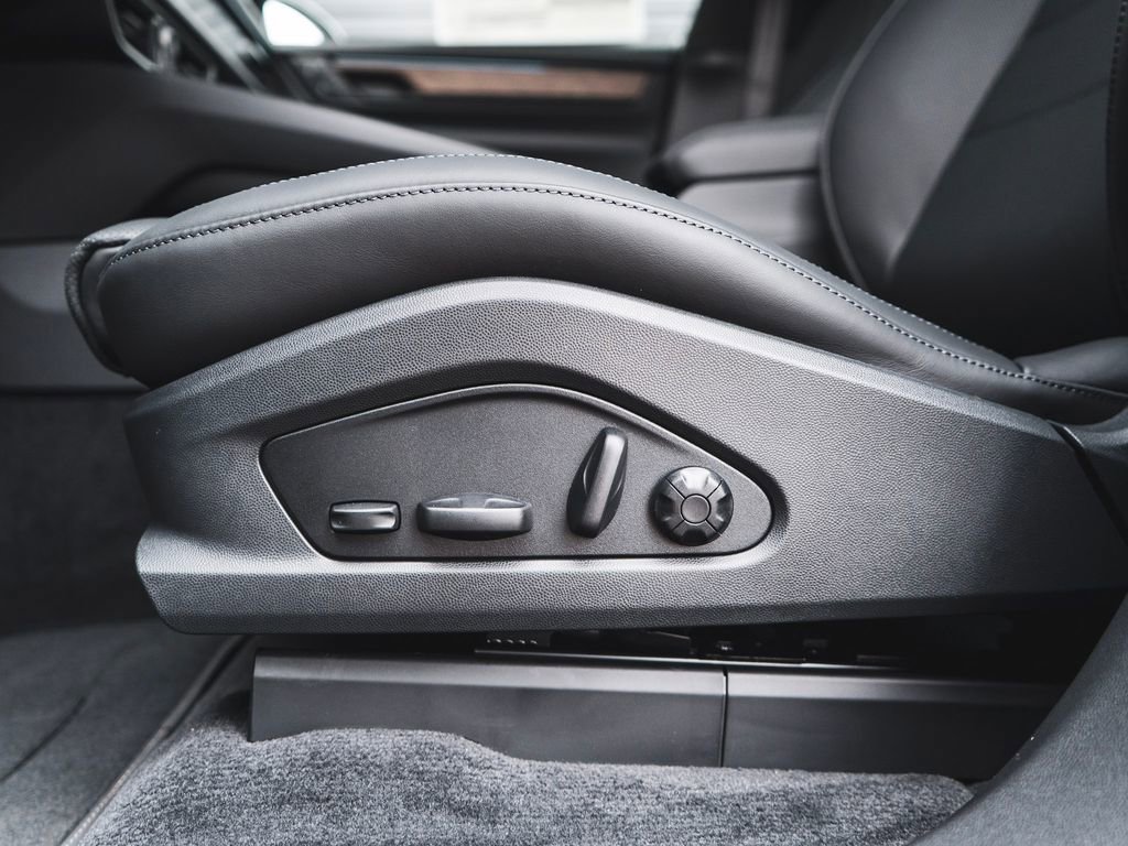 New 2025 Porsche Macan Turbo Electric image 31