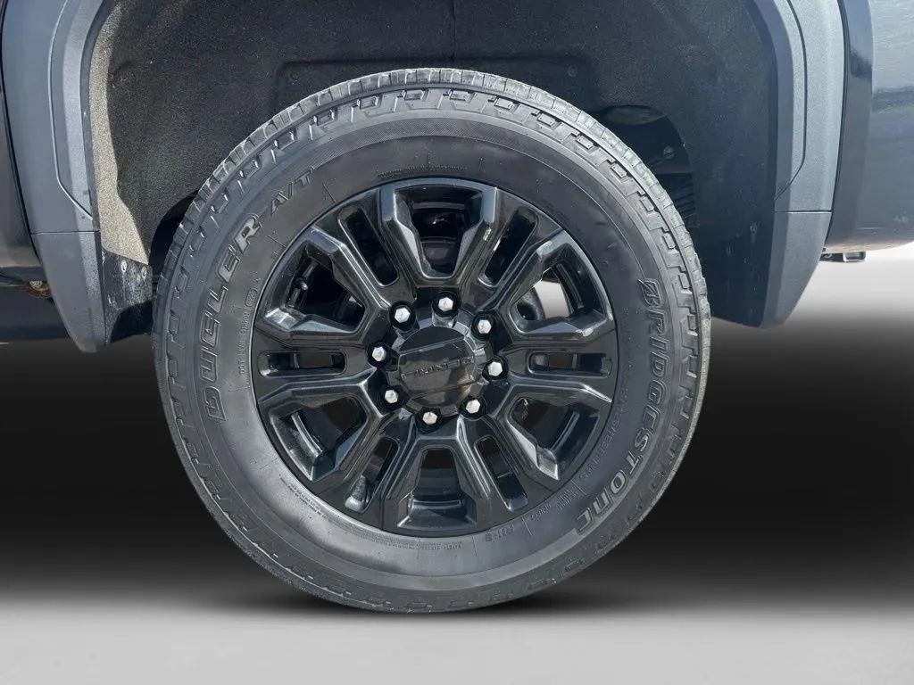 Used 2022 GMC Sierra 3500 Denali w/ Denali Black Diamond Edition image 32