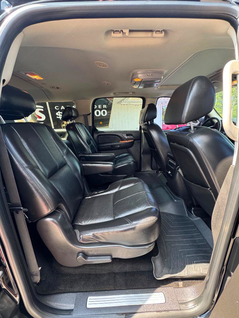 Used 2007 GMC Yukon XL SLT w/ SLT Preferred Equipment Group AWD/4WD image 24