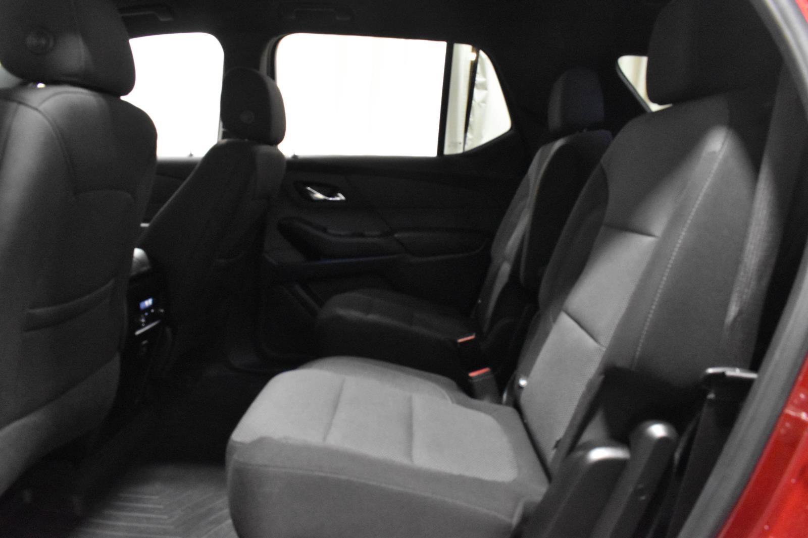 Used 2023 Chevrolet Traverse LT image 7