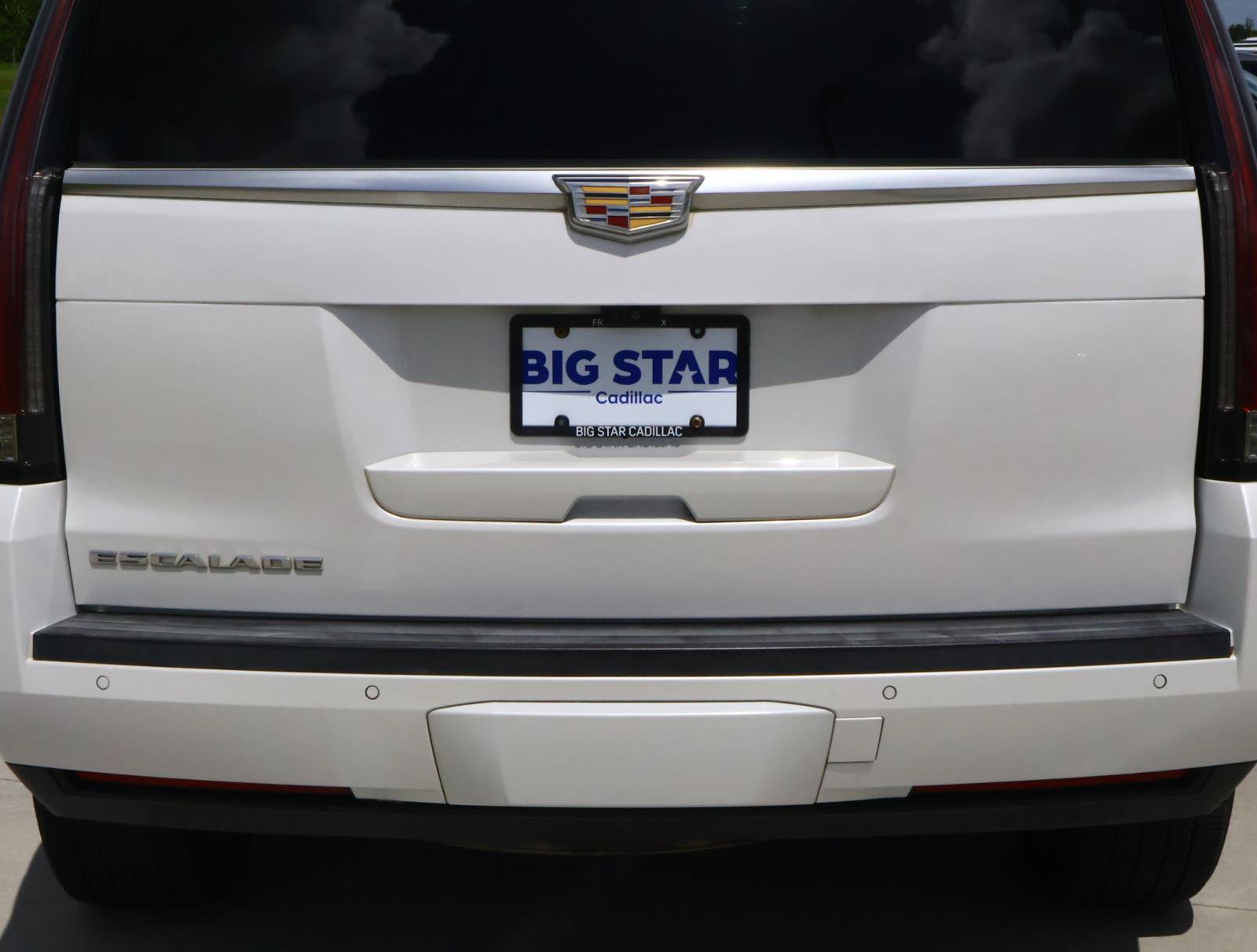 Used 2018 Cadillac Escalade Luxury RWD image 10