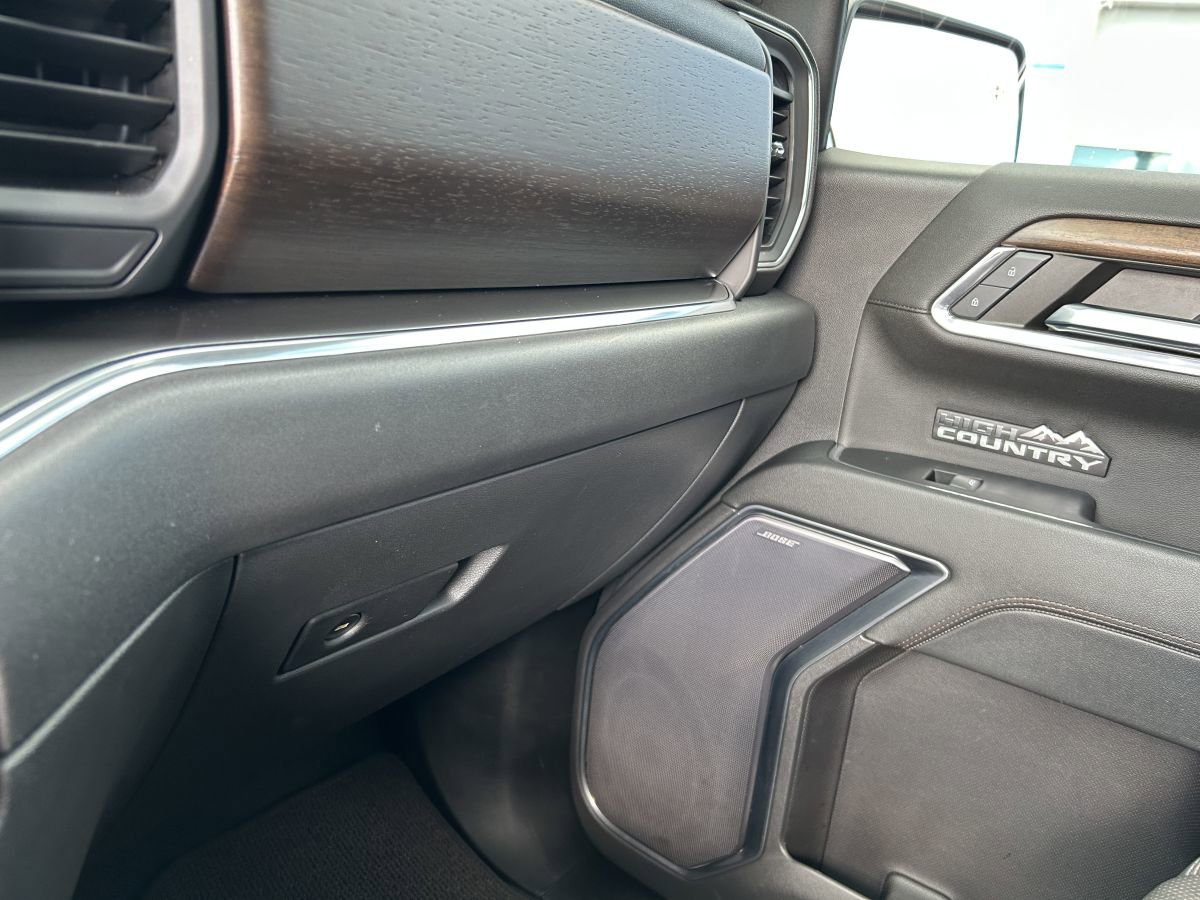 Used 2023 Chevrolet Silverado 1500 High Country w/ Technology Package image 10