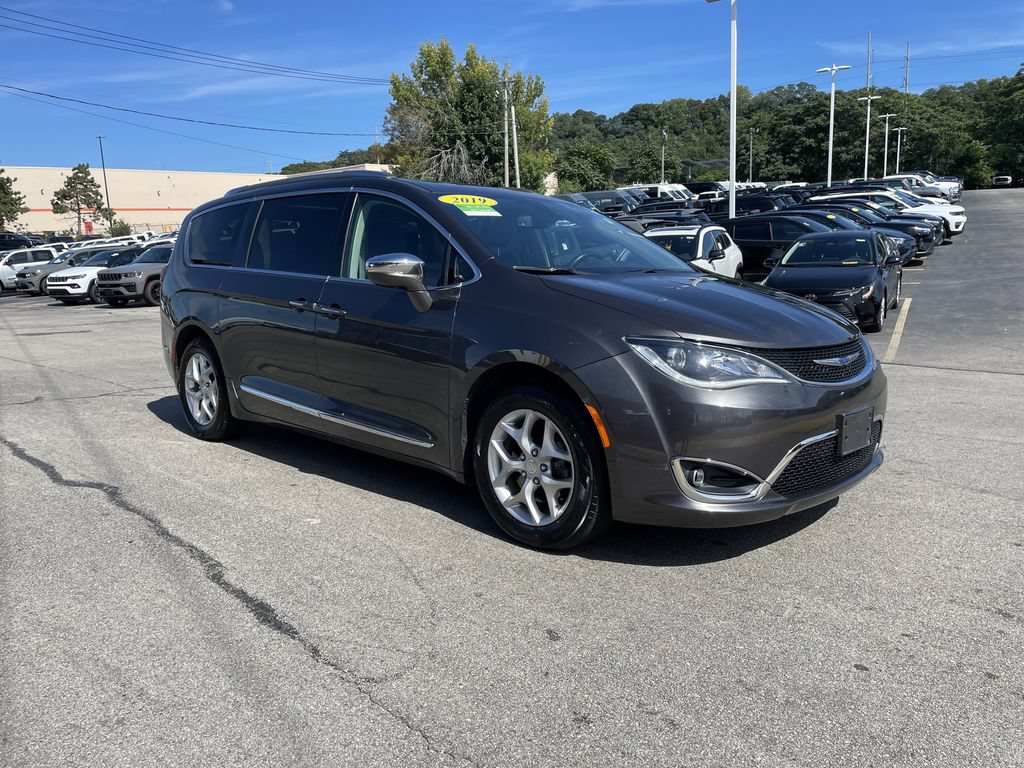 Certified 2019 Chrysler Pacifica Limited FWD image 6