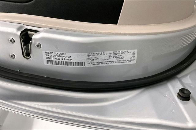 Used 2024 Chrysler Pacifica Limited image 37