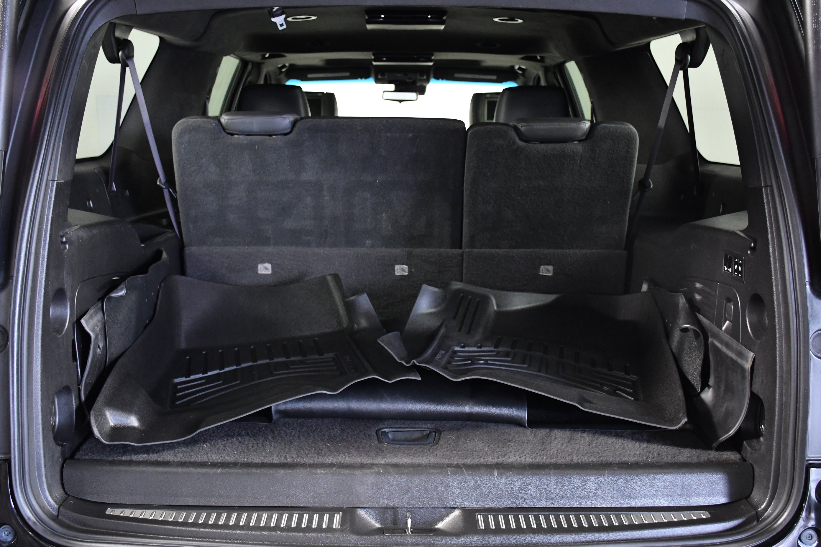 Used 2017 Cadillac Escalade ESV Platinum image 35