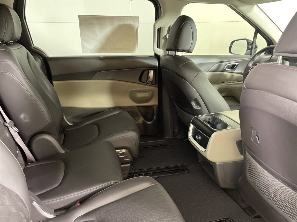 New 2026 Kia Carnival EX image 17