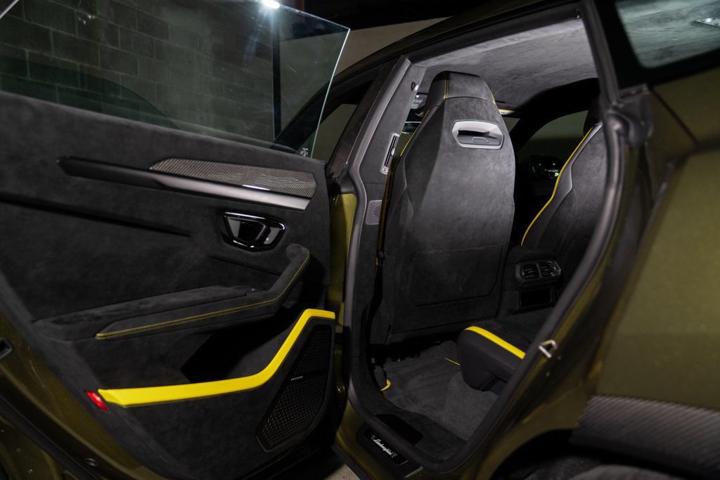 Used 2024 Lamborghini Urus Performante AWD/4WD image 24
