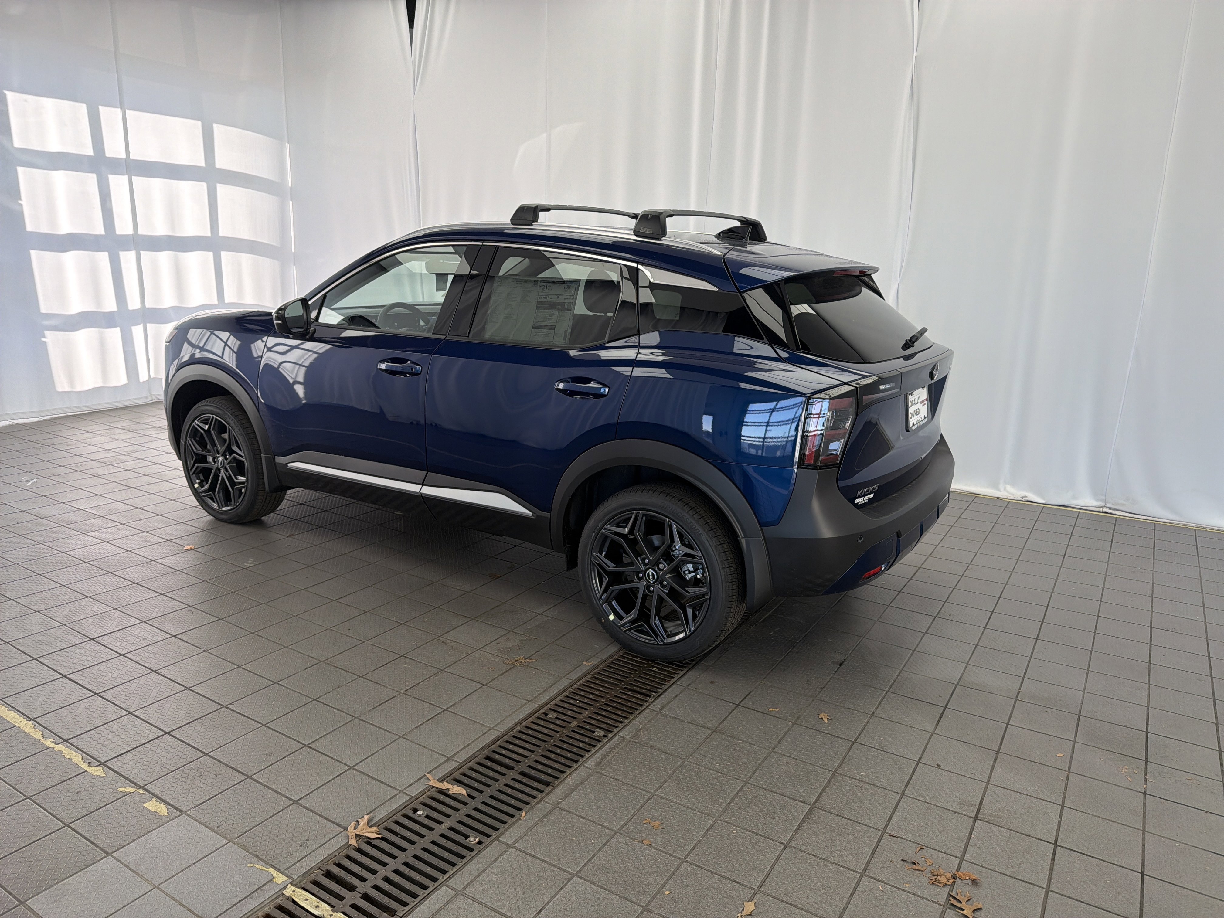 New 2026 Nissan Kicks SR w/ Illumination Package FWD image 7