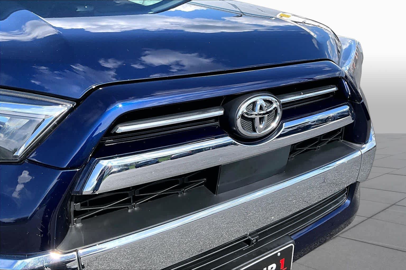 Used 2023 Toyota 4Runner Limited AWD/4WD image 30