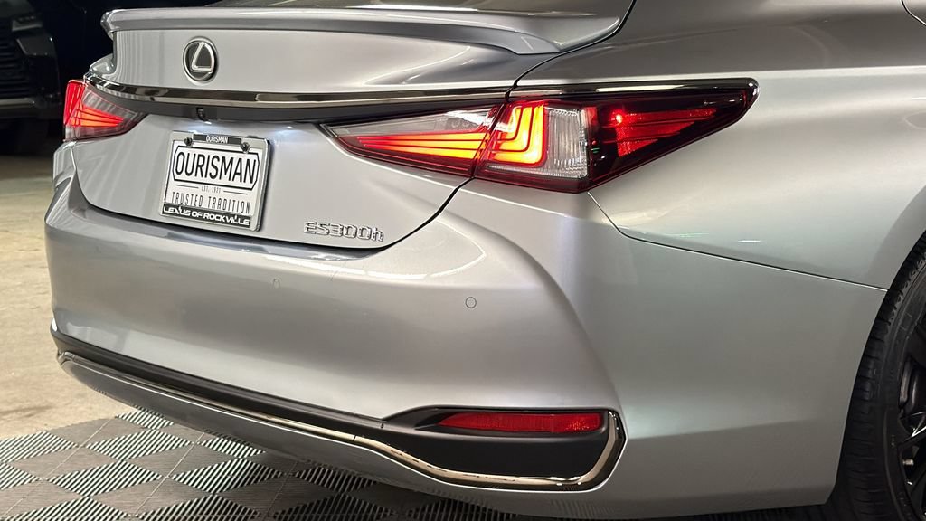 Certified 2023 Lexus ES 300h F Sport w/ Accessory Package (Z2) FWD image 9