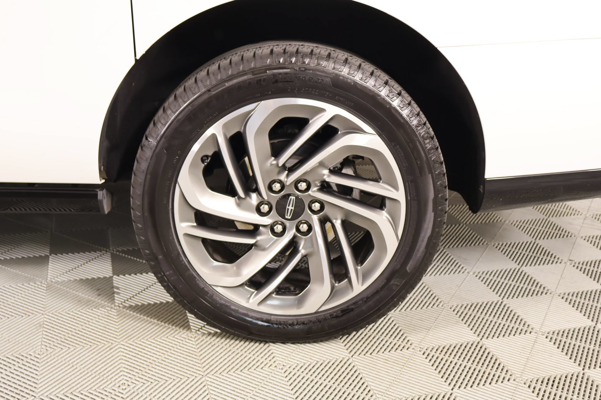 Used 2025 Lincoln Navigator L Reserve AWD/4WD image 21