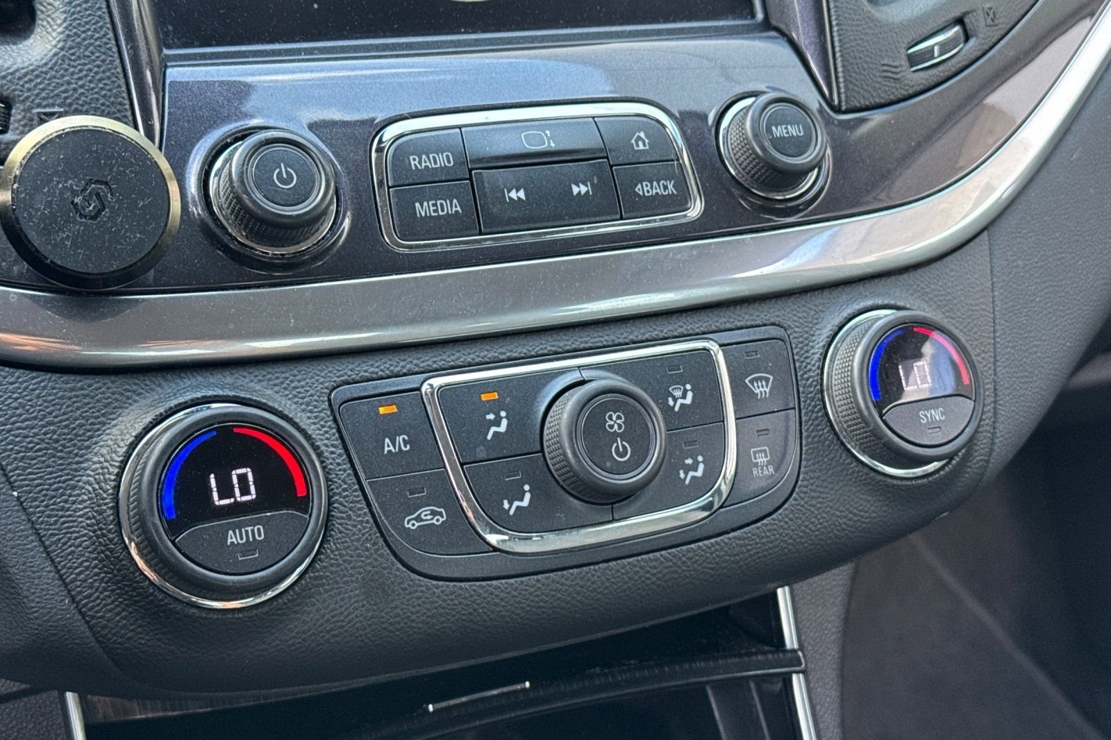 Used 2017 Chevrolet Impala LT image 29