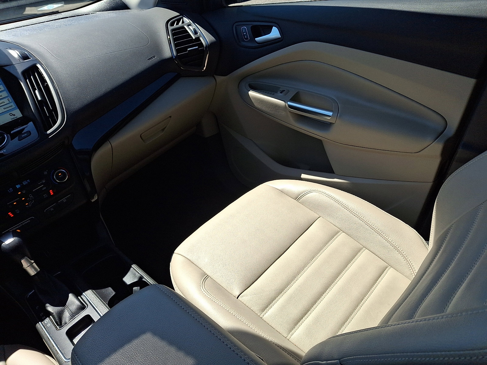 Certified 2017 Ford Escape Titanium image 15