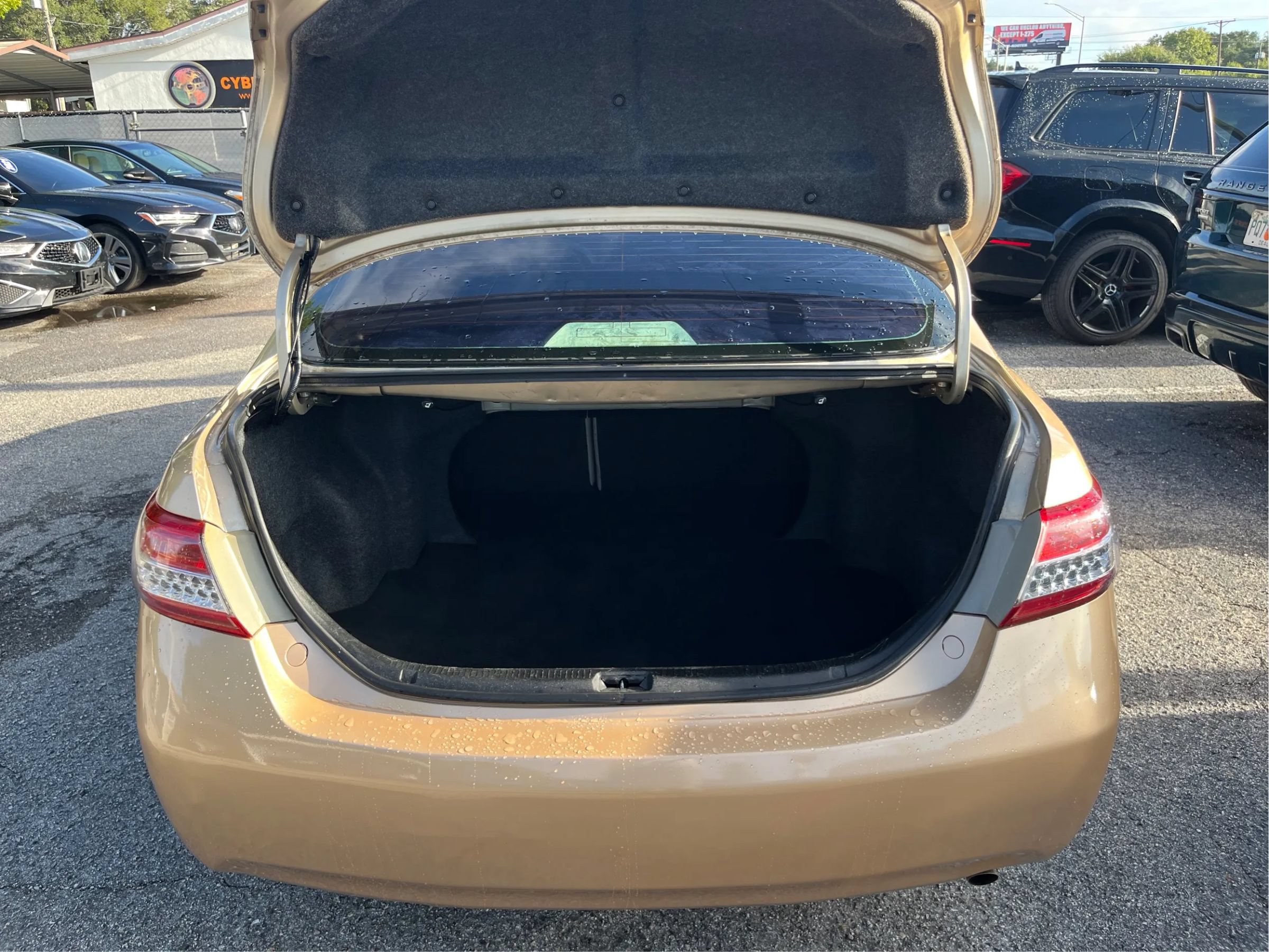 Used 2011 Toyota Camry LE w/ LE Extra-Value Pkg FWD image 12