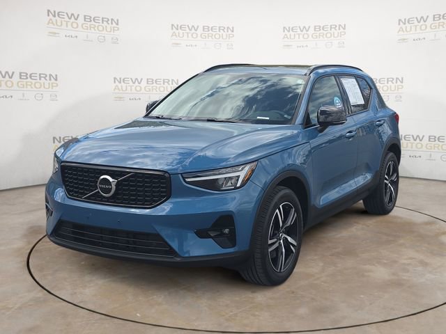 Certified 2023 Volvo XC40 B5 Plus w/ Protection Package image 1