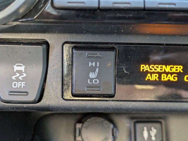 Used 2019 Toyota RAV4 XLE Premium w/ Cold Weather Package FWD image 23