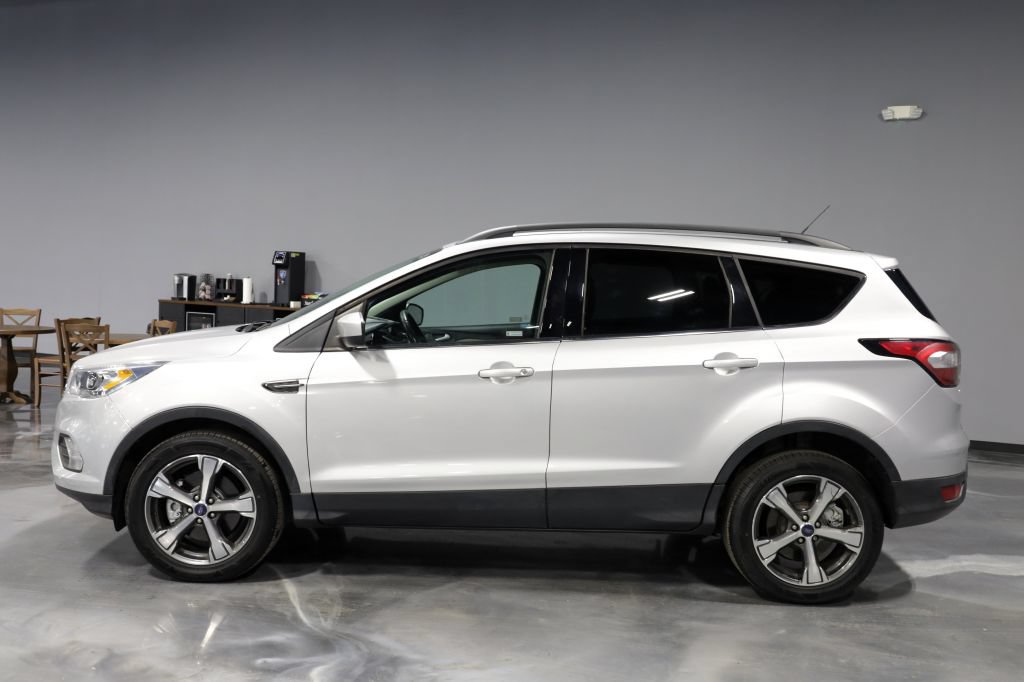 Used 2017 Ford Escape SE w/ SE Leather Comfort Package AWD/4WD image 4