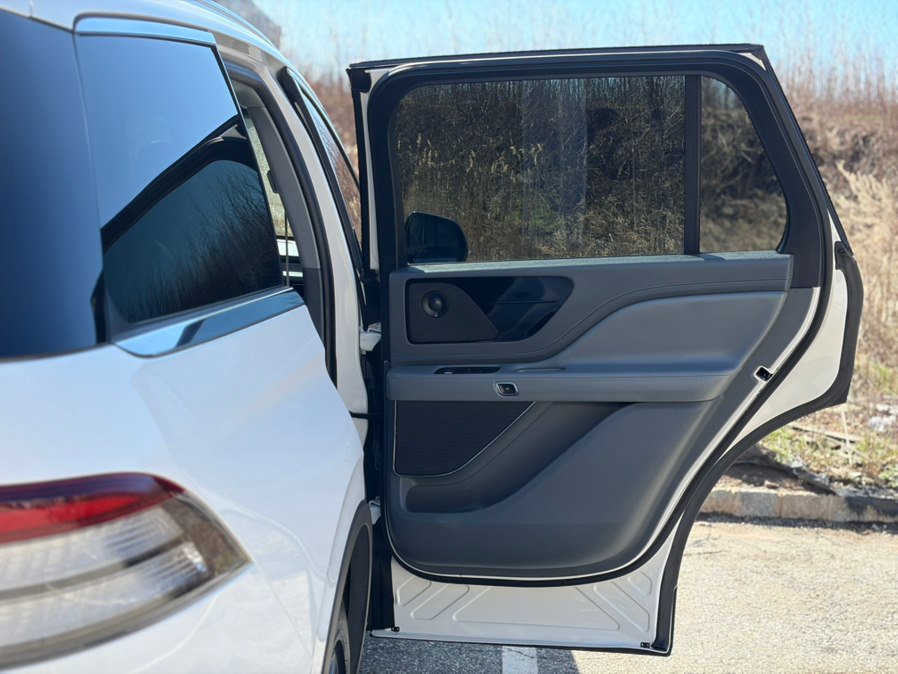 Used 2021 Lincoln Aviator Reserve w/ Elements Package Plus image 18