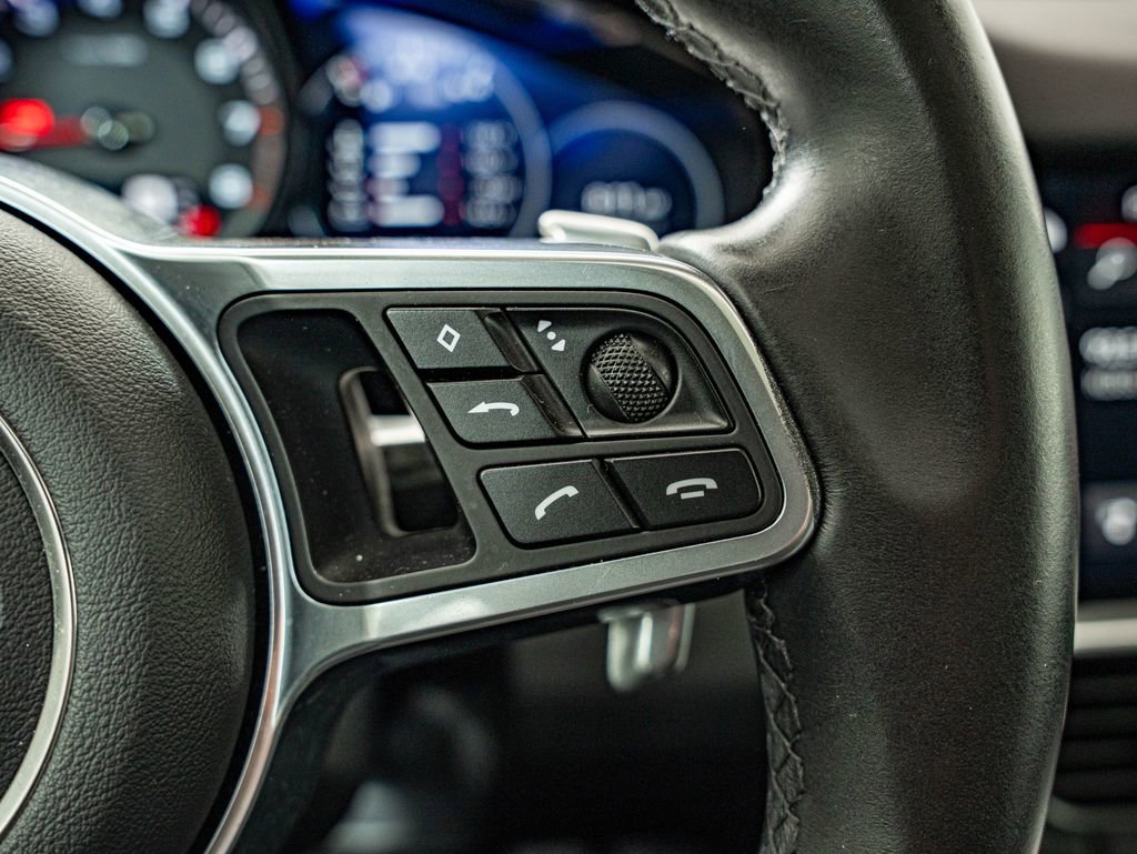 Certified 2023 Porsche Cayenne Platinum Edition image 28