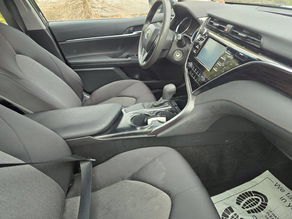 Used 2018 Toyota Camry LE FWD image 12