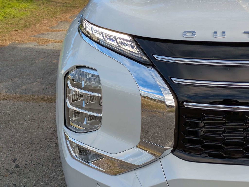 New 2026 Mitsubishi Outlander SE FWD image 9