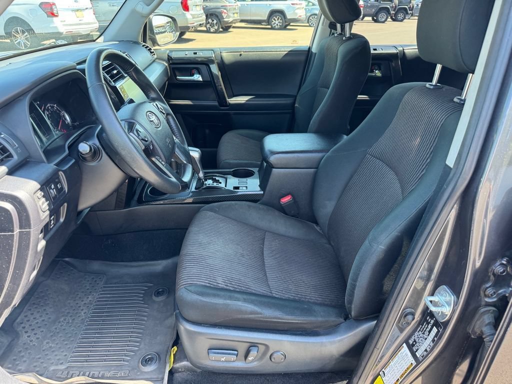 Used 2020 Toyota 4Runner TRD Off-Road AWD/4WD image 5