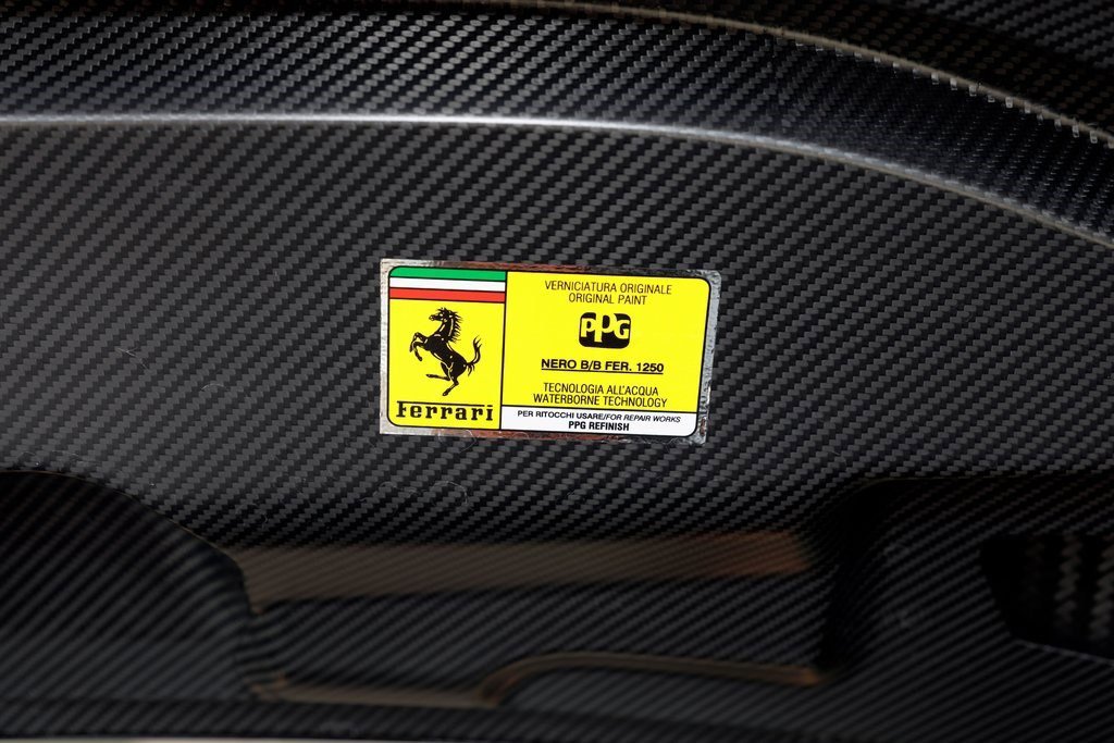 Used 2022 Ferrari SF90 Spider image 32