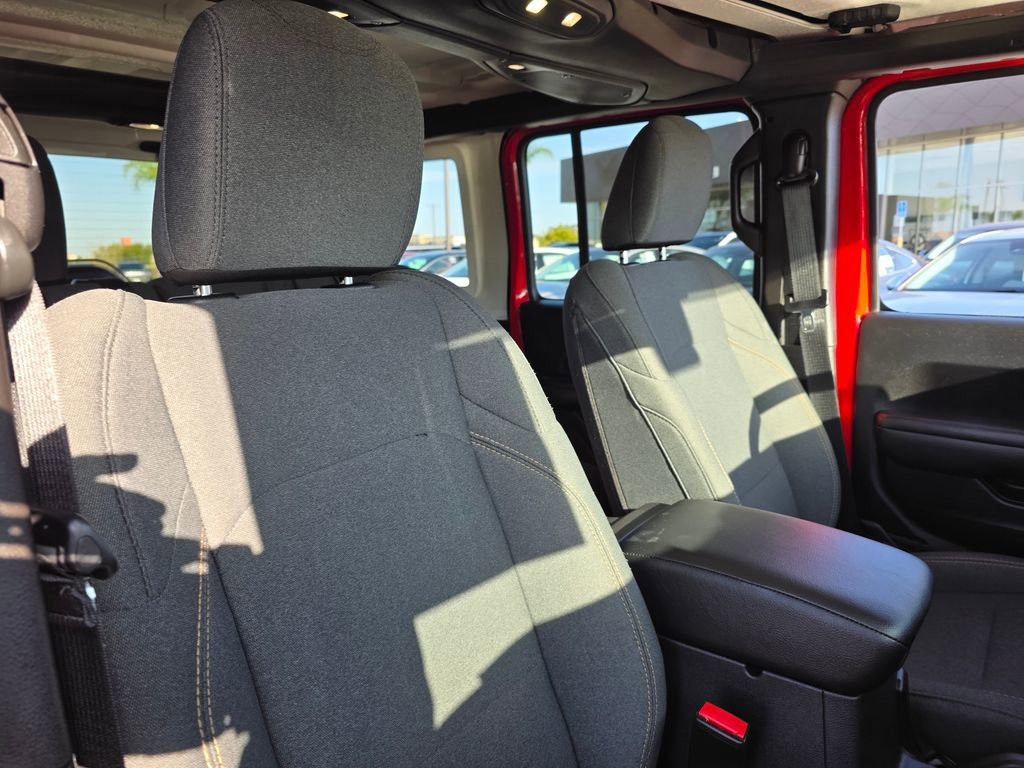 Used 2025 Jeep Wrangler Unlimited Sport AWD/4WD image 11