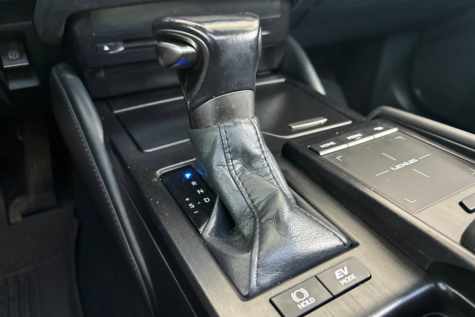 Used 2022 Lexus ES 300h w/ Accessory Package FWD image 17