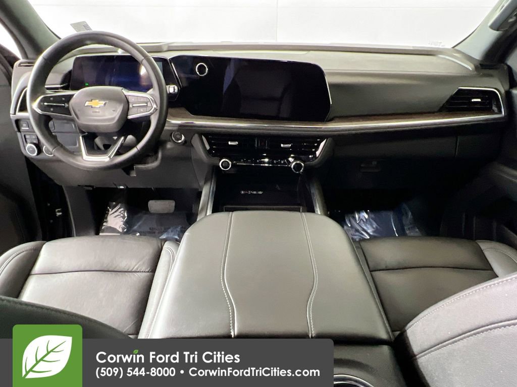 Used 2025 Chevrolet Suburban LT image 7