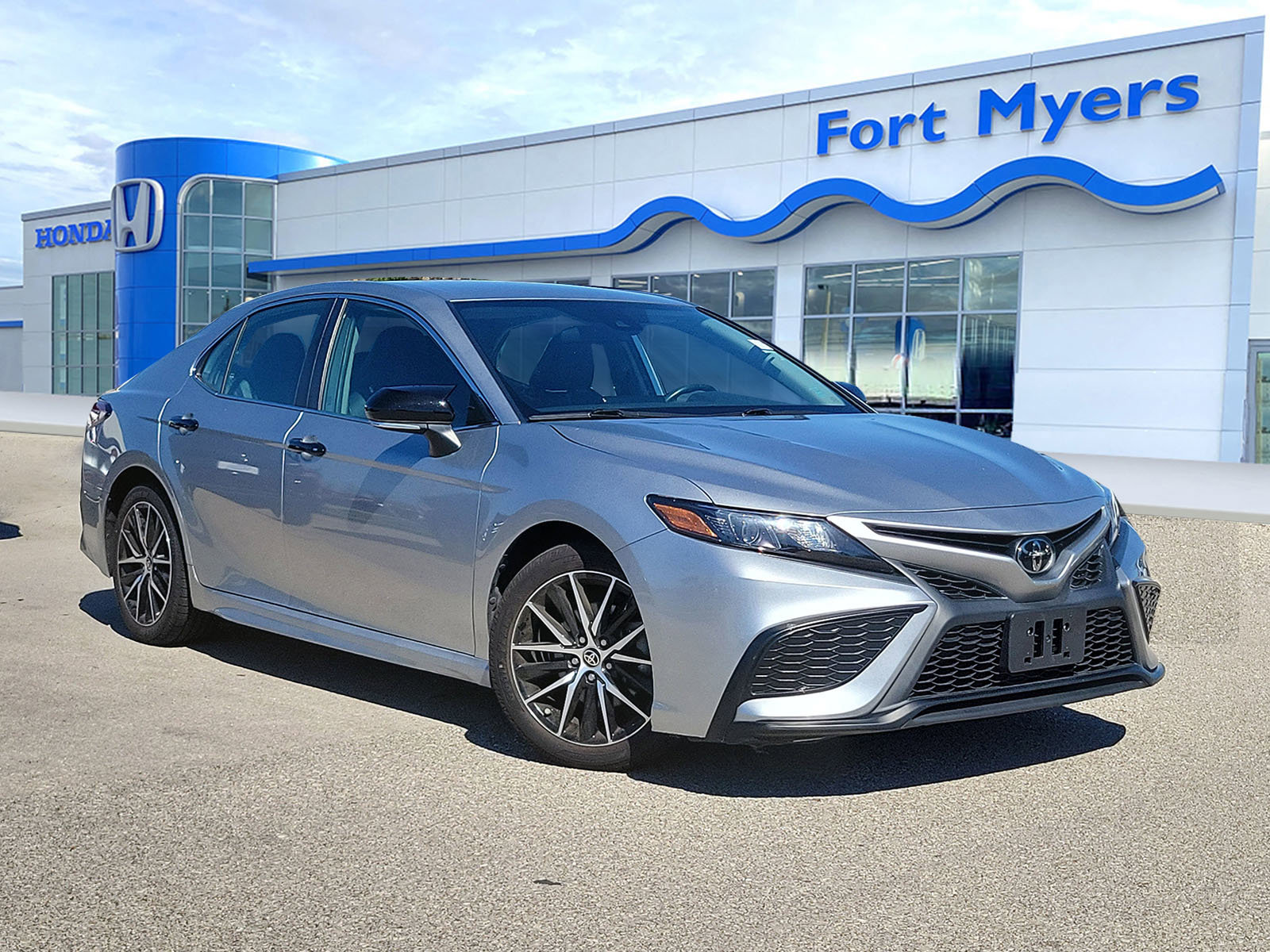 Used 2023 Toyota Camry SE video 1