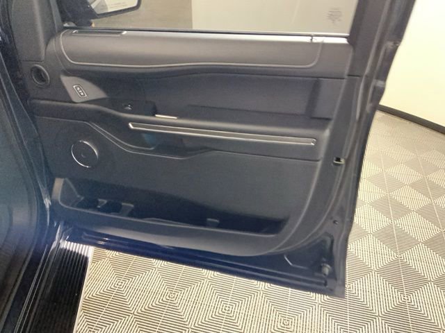 Used 2023 Ford Expedition Max XLT image 34
