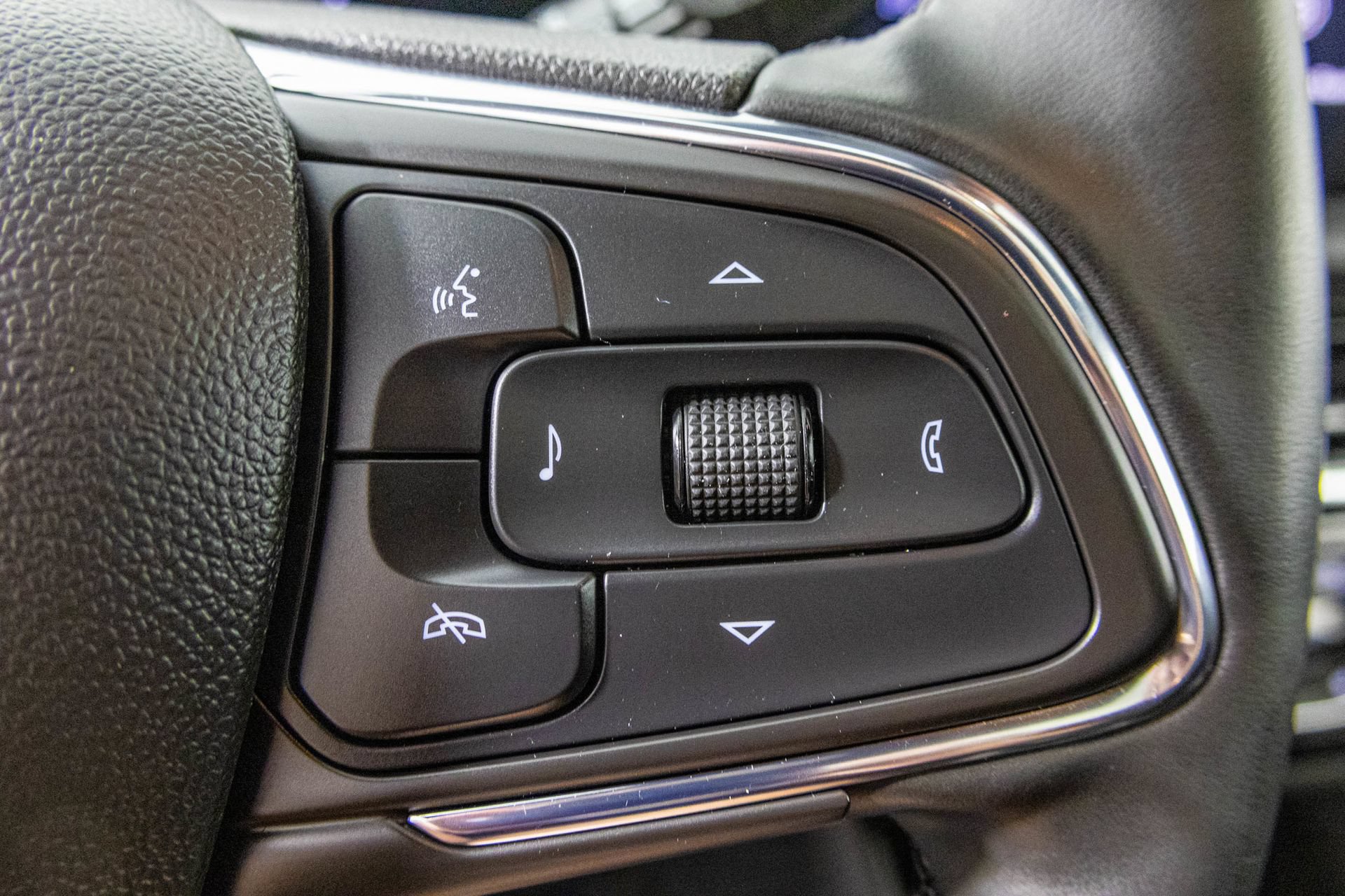 Used 2025 Buick Envista Sport Touring w/ Convenience I Package FWD image 33