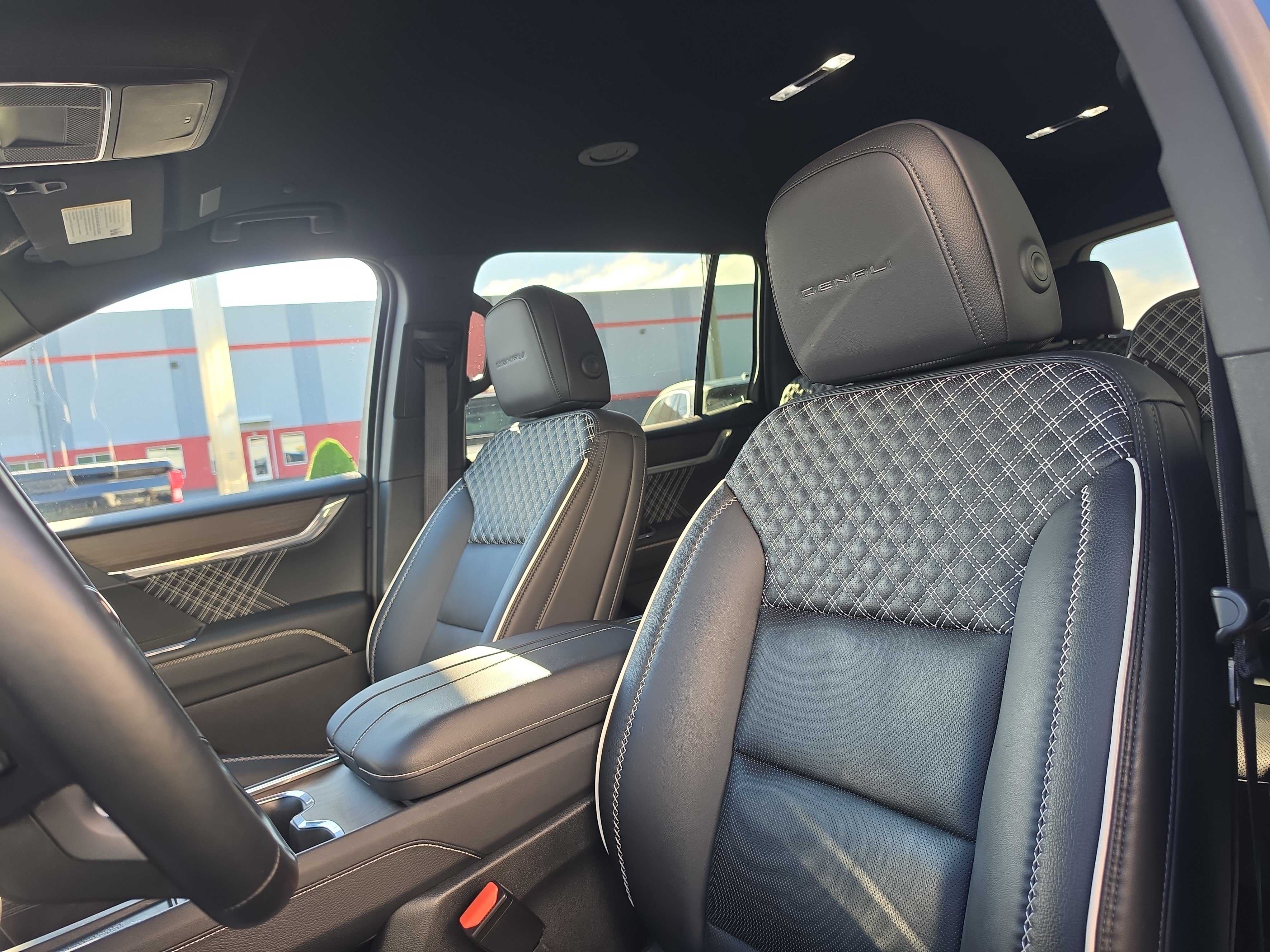 Used 2025 GMC Acadia Denali w/ LPO, Floor Liner Package AWD/4WD image 12