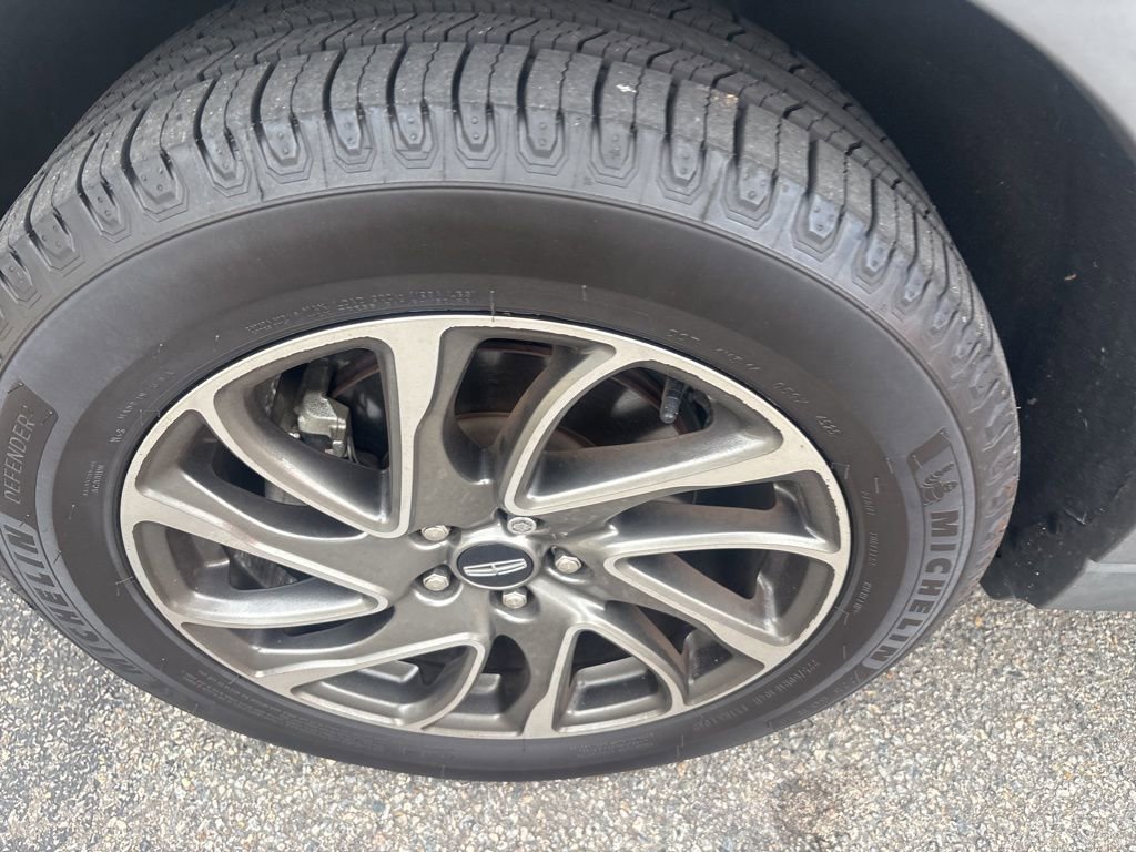 Used 2021 Lincoln Corsair AWD w/ Rear Removable Package Tray image 9