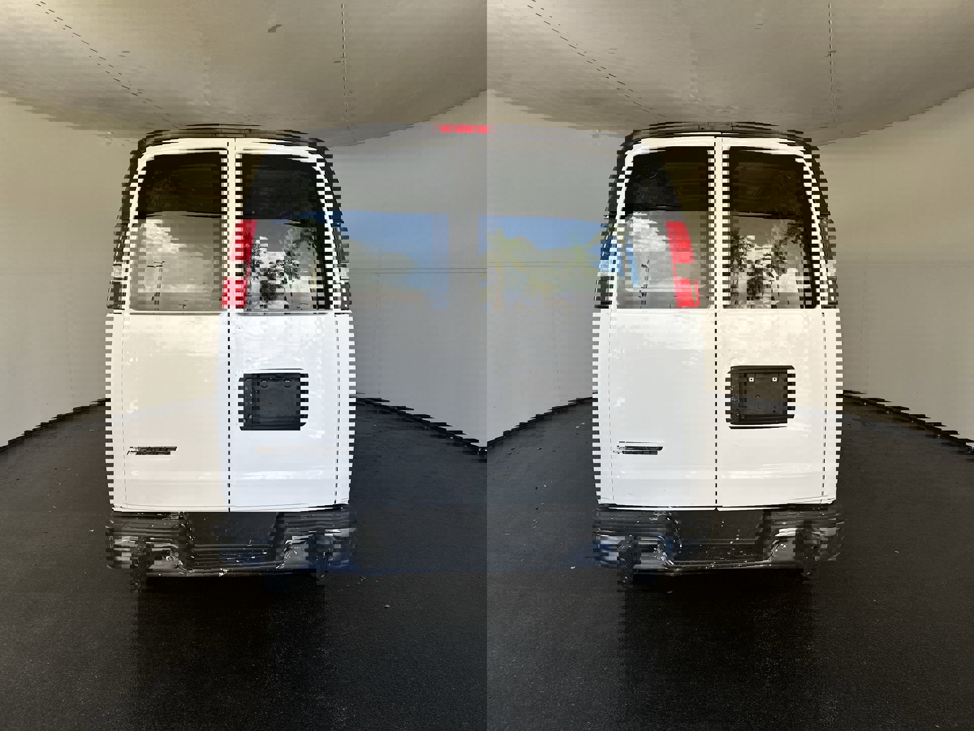 Used 2022 Chevrolet Express 2500 w/ Driver Convenience Package image 10