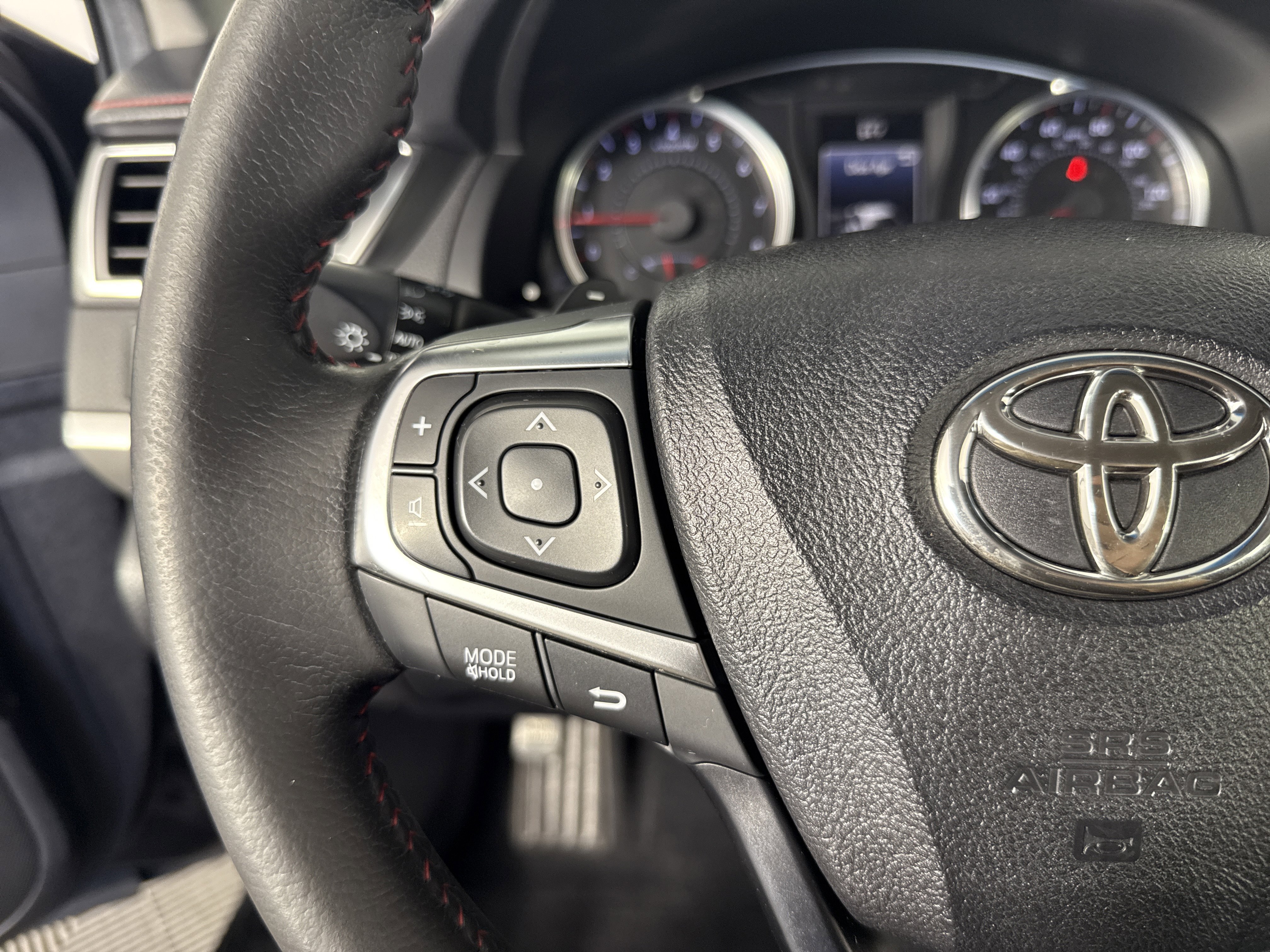Used 2015 Toyota Camry SE image 25